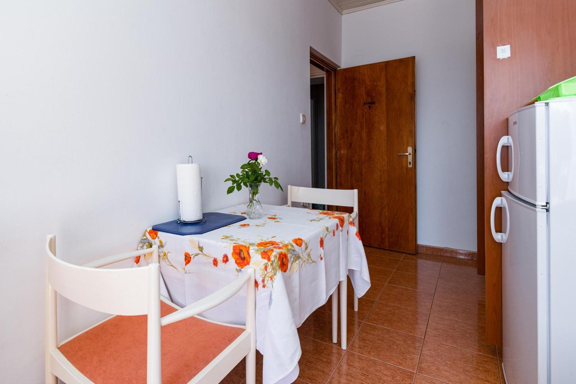 Apartments And Rooms With Parking Space Skrbcici, Krk - 21231 Quarto foto